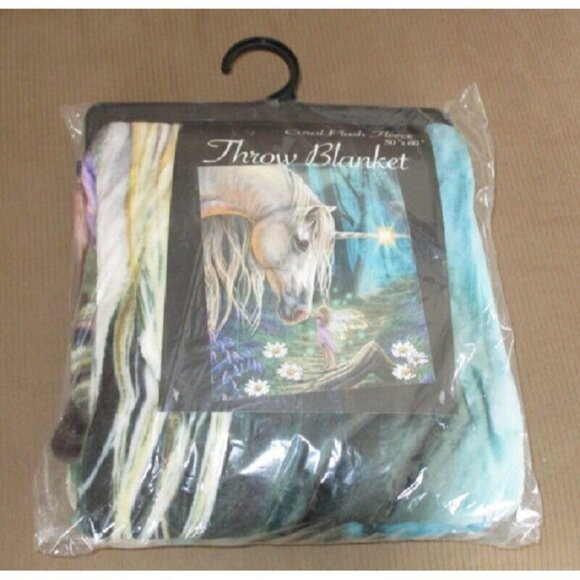 New Unicorn and Fairy Plush Fleece Throw Gift Blanket Mystical Horn Glow Magical - Picture 3 of 3